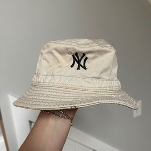 NY Yankees New York Khaki Bucket Hat